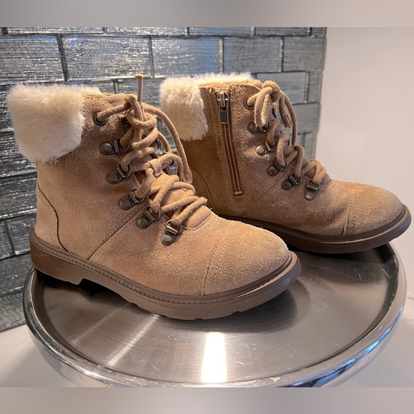 UGG Kids Ankle Boots - Picture 3 of 12